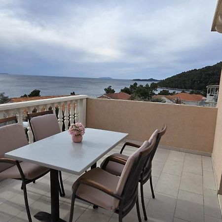 Apartman Grosic Brna Exteriör bild