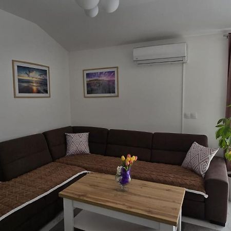 Apartman Grosic Brna Exteriör bild