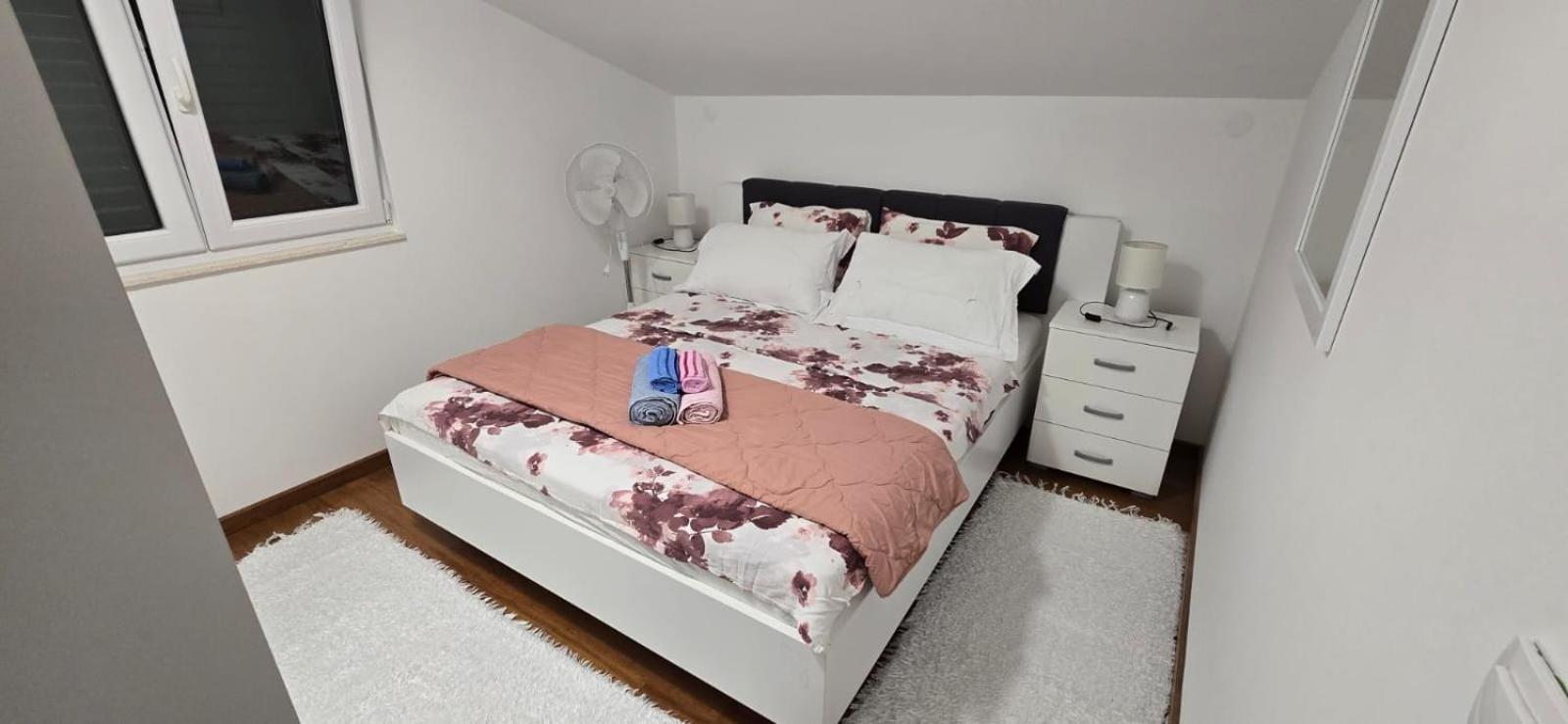 Apartman Grosic Brna Exteriör bild