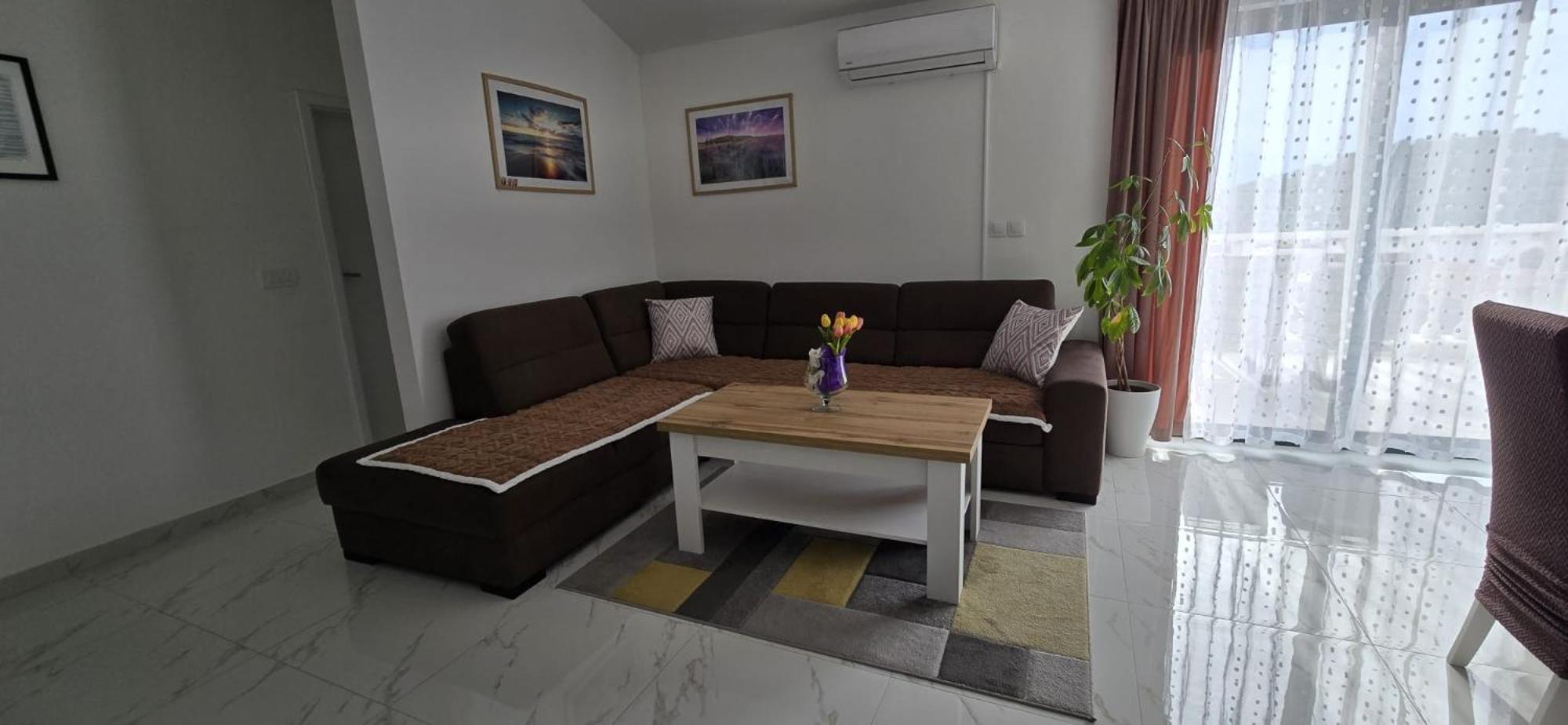 Apartman Grosic Brna Exteriör bild